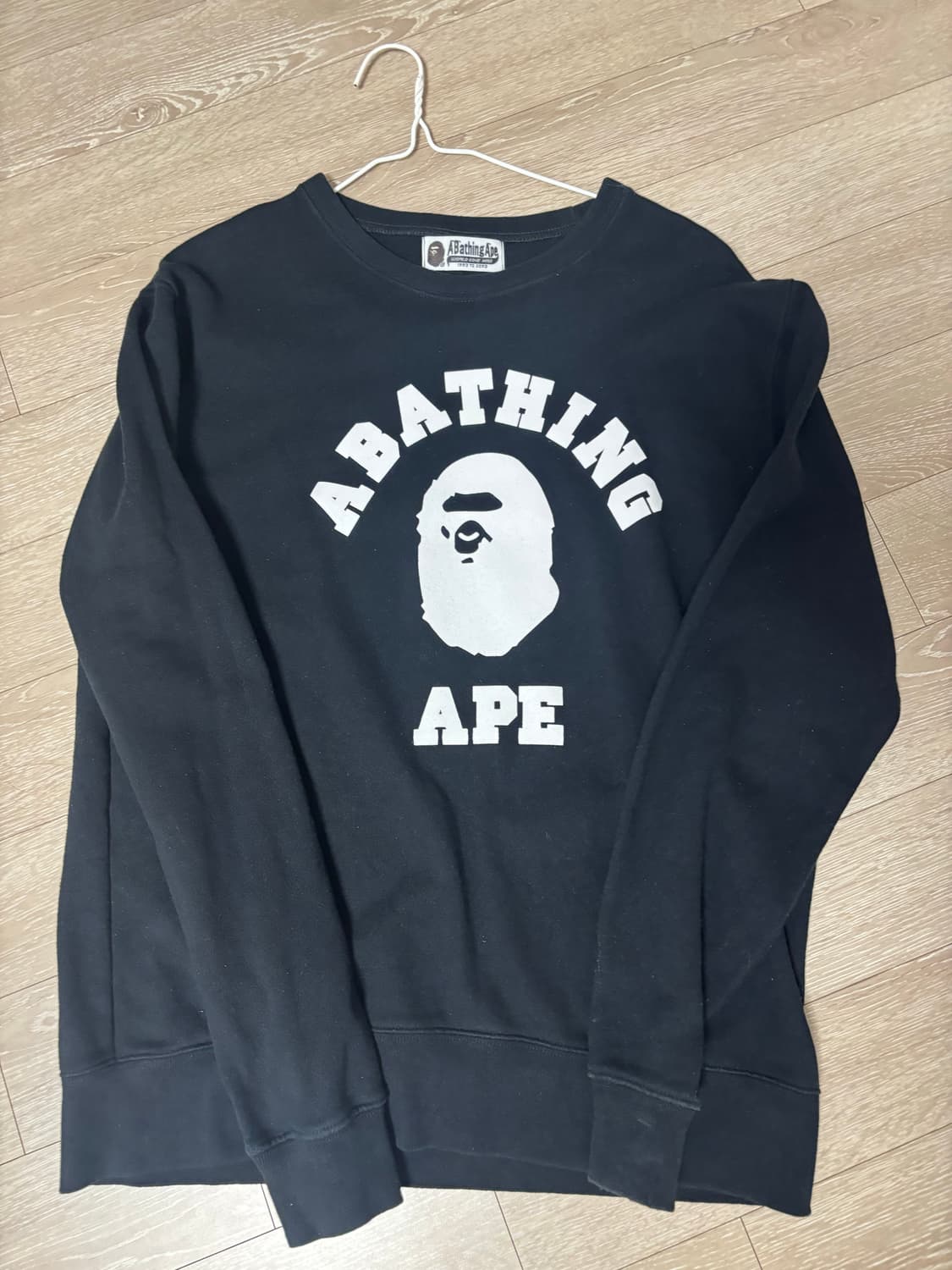 베이프 맨투맨 상품이미지1