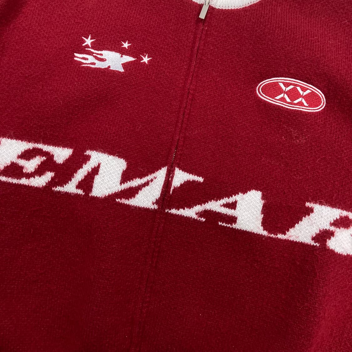 EMAR 레드 컬러 스펠아웃 로고 니트 집업 상품이미지2