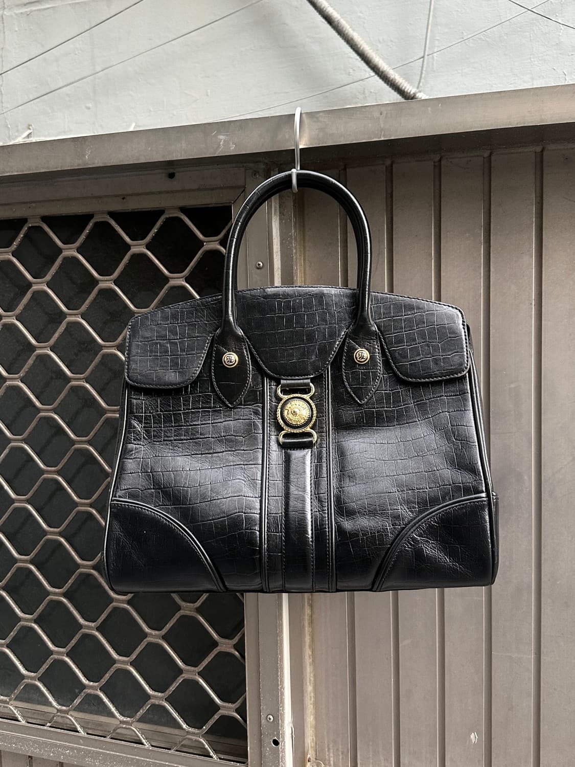 Teresia crocodile embossed leather bag 상품이미지2