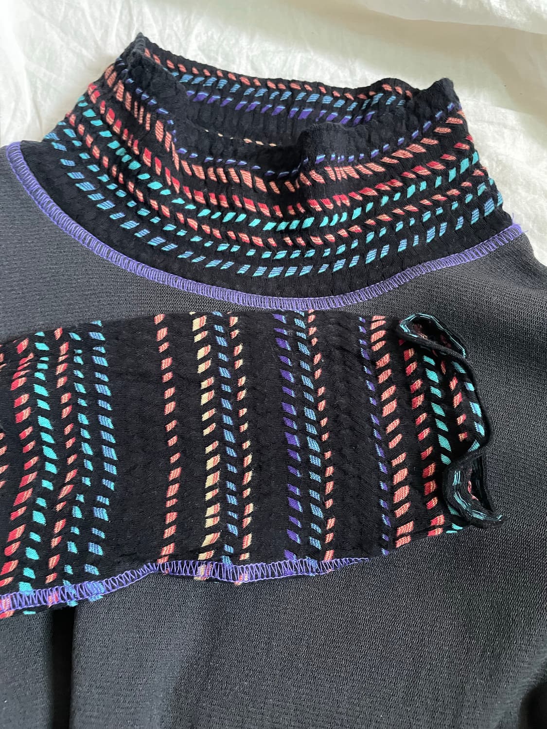     스티치 디테일 터틀넥 탑 상품이미지4