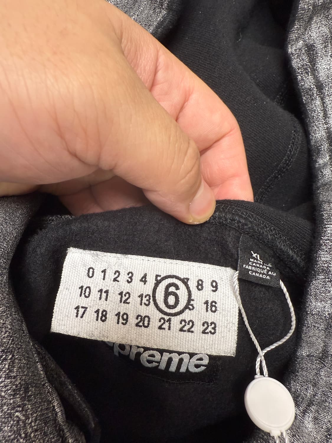 슈프림 x MM6 메종 마르지엘라 포일 박스로고 후드 XL 상품이미지3