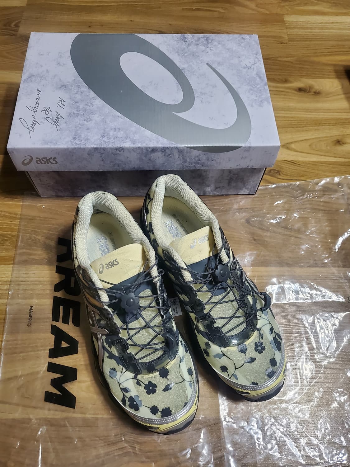 [275] 아식스 x 세실리에 반센 젤 큐물러스 16 블랙 옐로우 상품이미지2