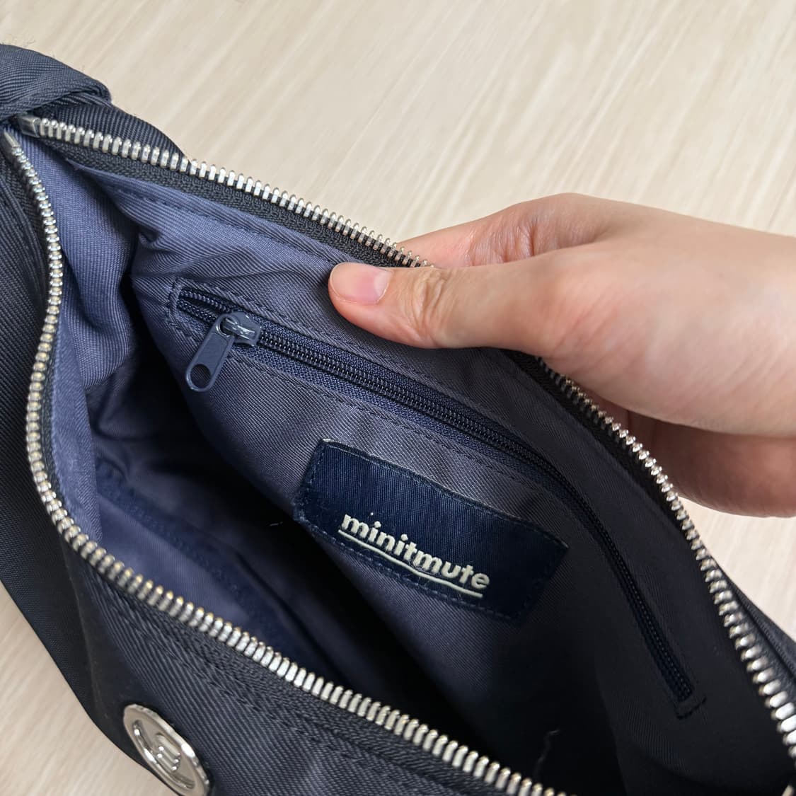 미닛뮤트 minitmute 클로 웨이스트 블랙/실버 크로스백 상품이미지7