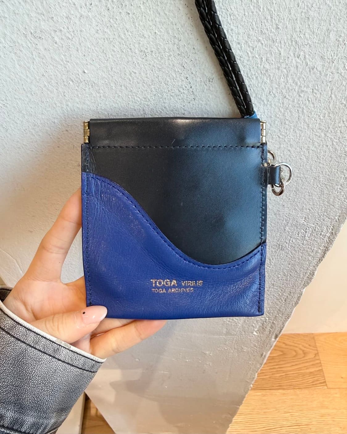 토가 비릴리스 넥 스트랩 레더 코인 케이스 상품이미지4