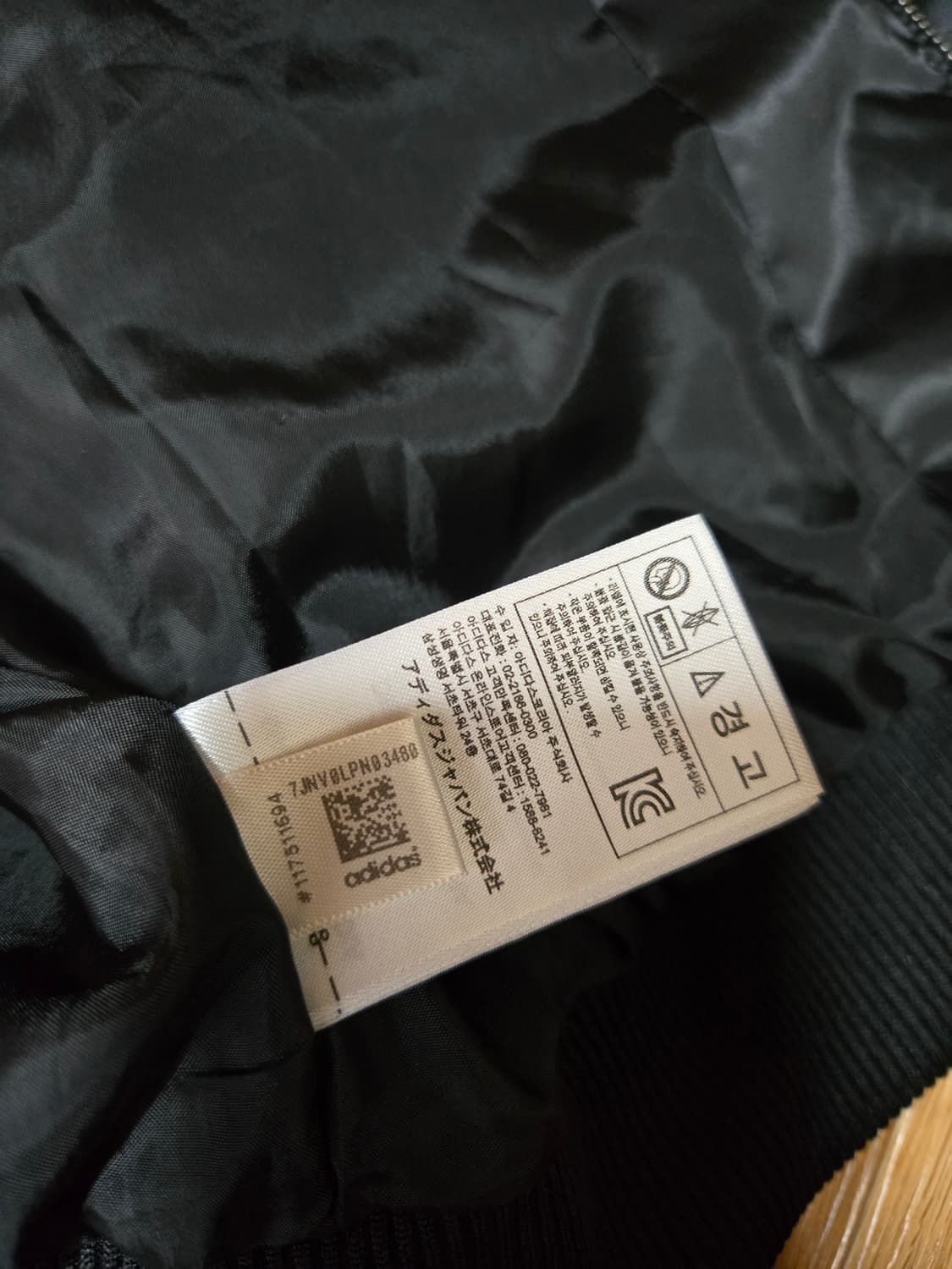 아디다스 블랙 오리지널 퀼팅 봄버자켓. 삼선 점퍼 상품이미지9