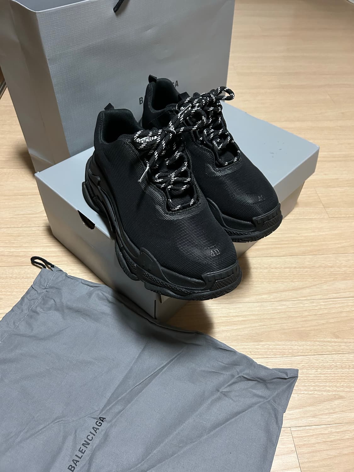 Balenciaga triple s 40 상품이미지1