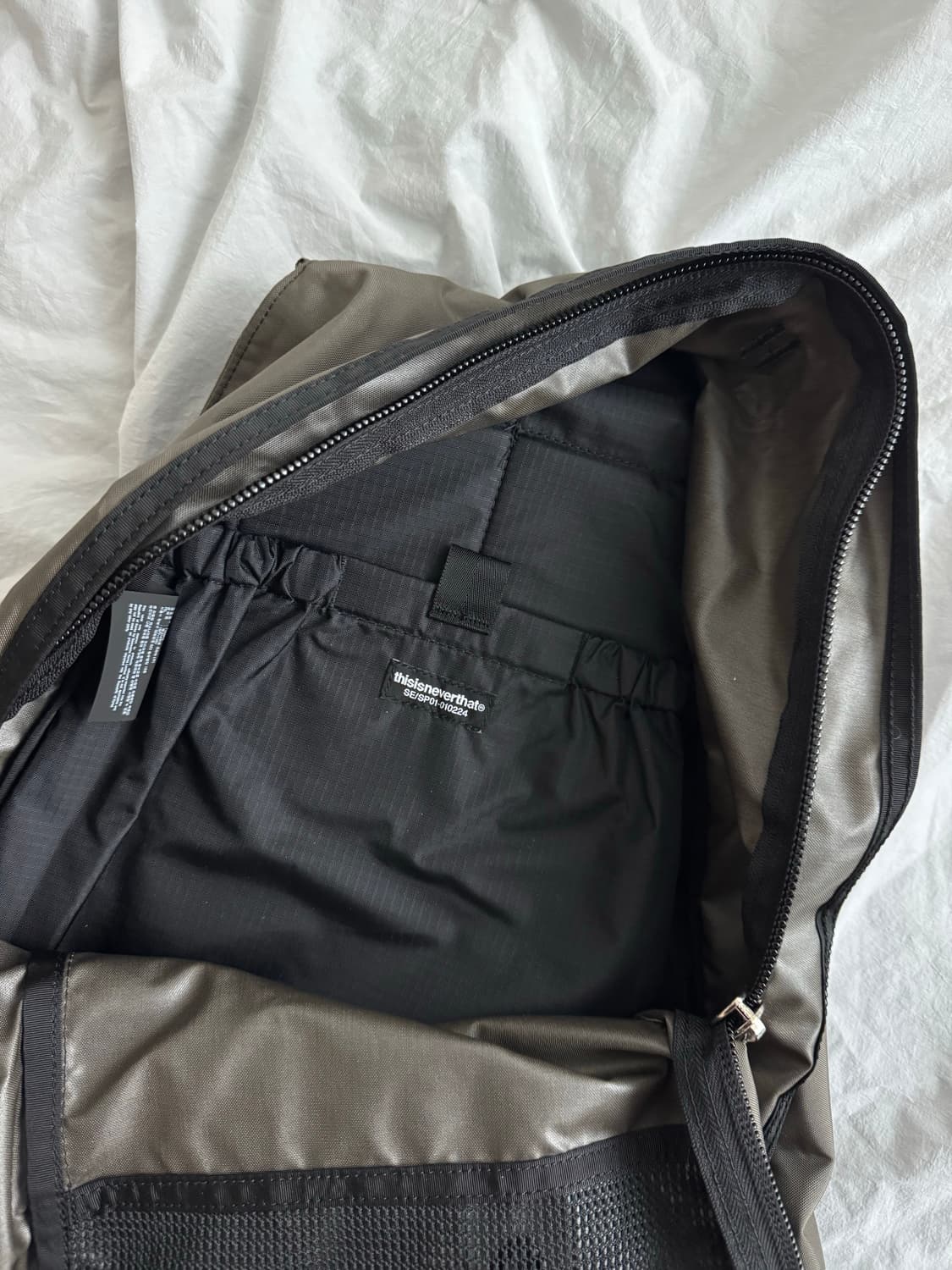 그레고리 X 디스이즈네버뎃 데이팩 올리브 상품이미지3