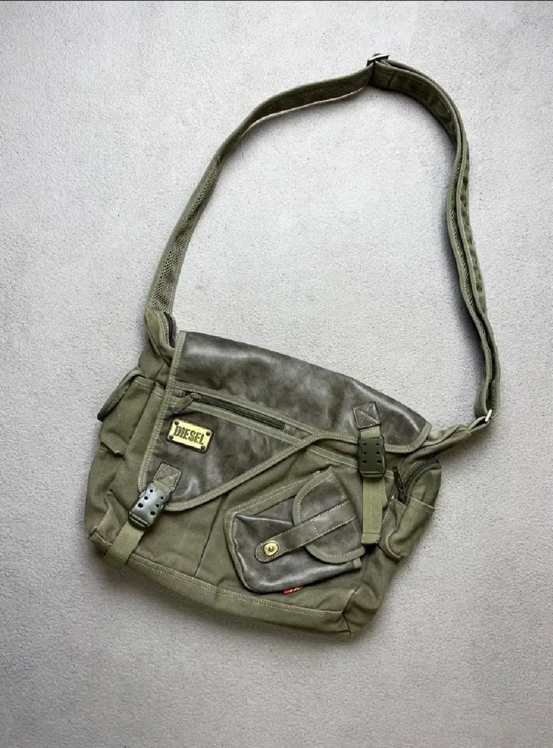 DIESEL 디젤 밀리터리 풍 크로스백 메신저백 상품이미지1