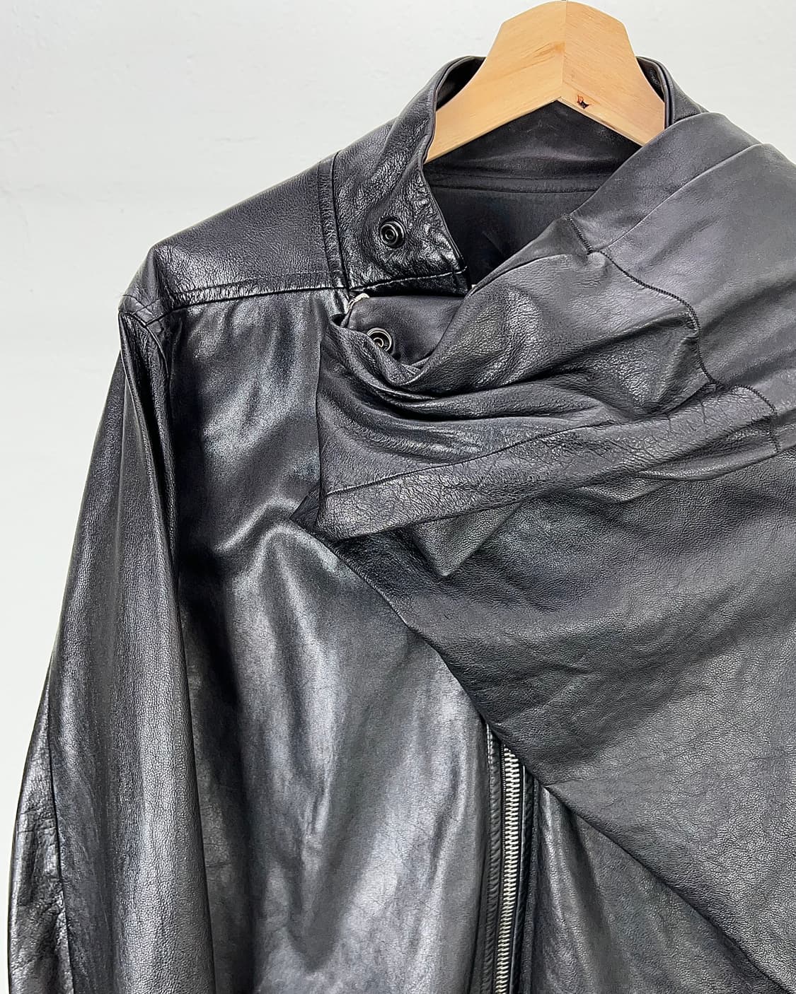 릭 오웬스 11ss 컬렉션 앤섬 드레이프 디멘셔널 카우 레더 자켓 상품이미지3