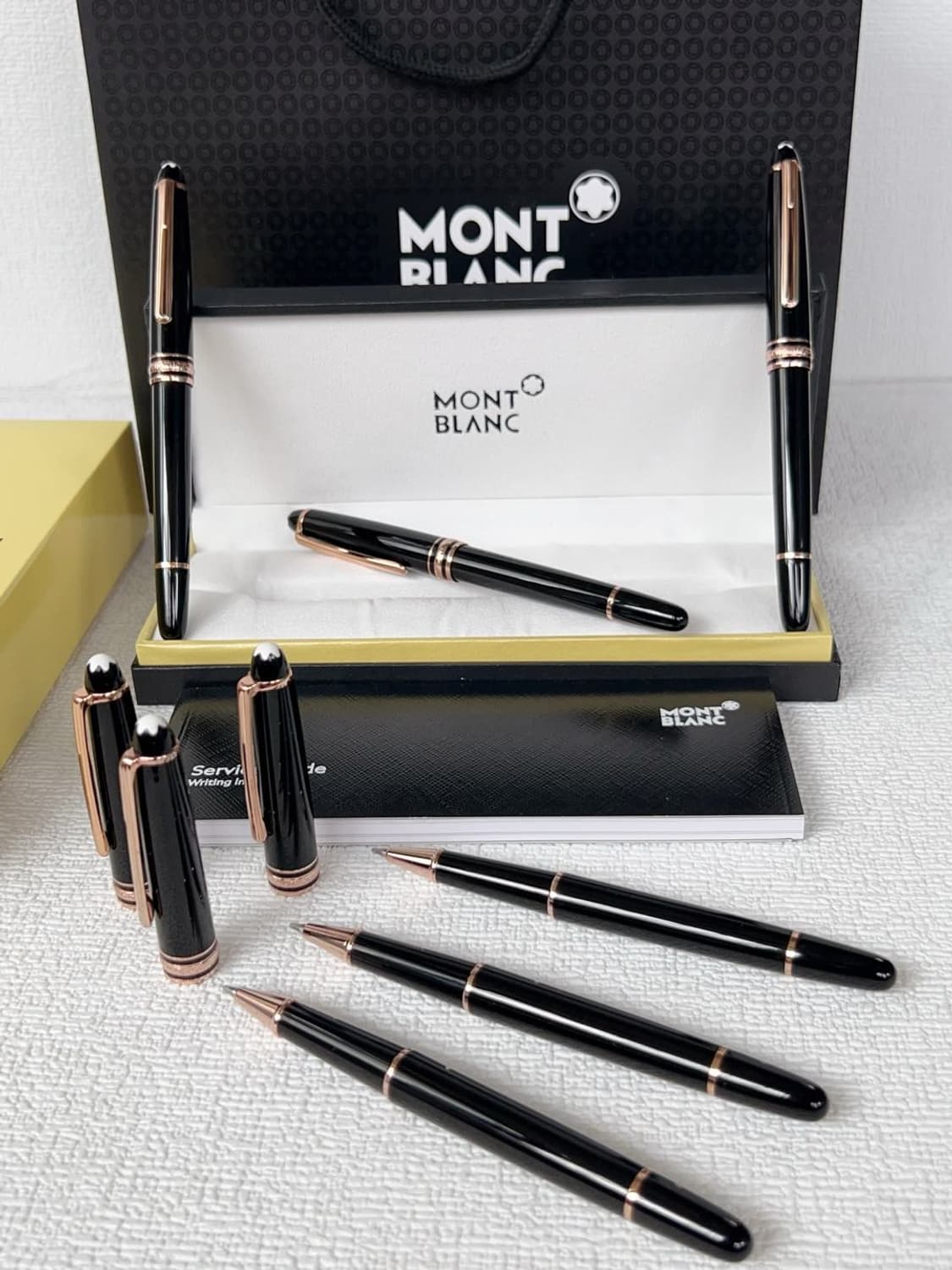 정품 몽블랑 마이스터슈테크 볼펜 블랙 레진 로즈골드 액센트 상품이미지1