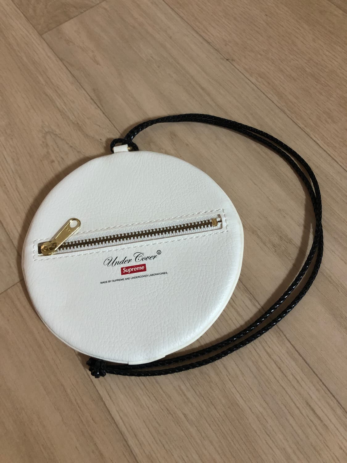 슈프림 x 언더커버 x 퍼블릭에너미 메달리온 파우치 백 상품이미지2