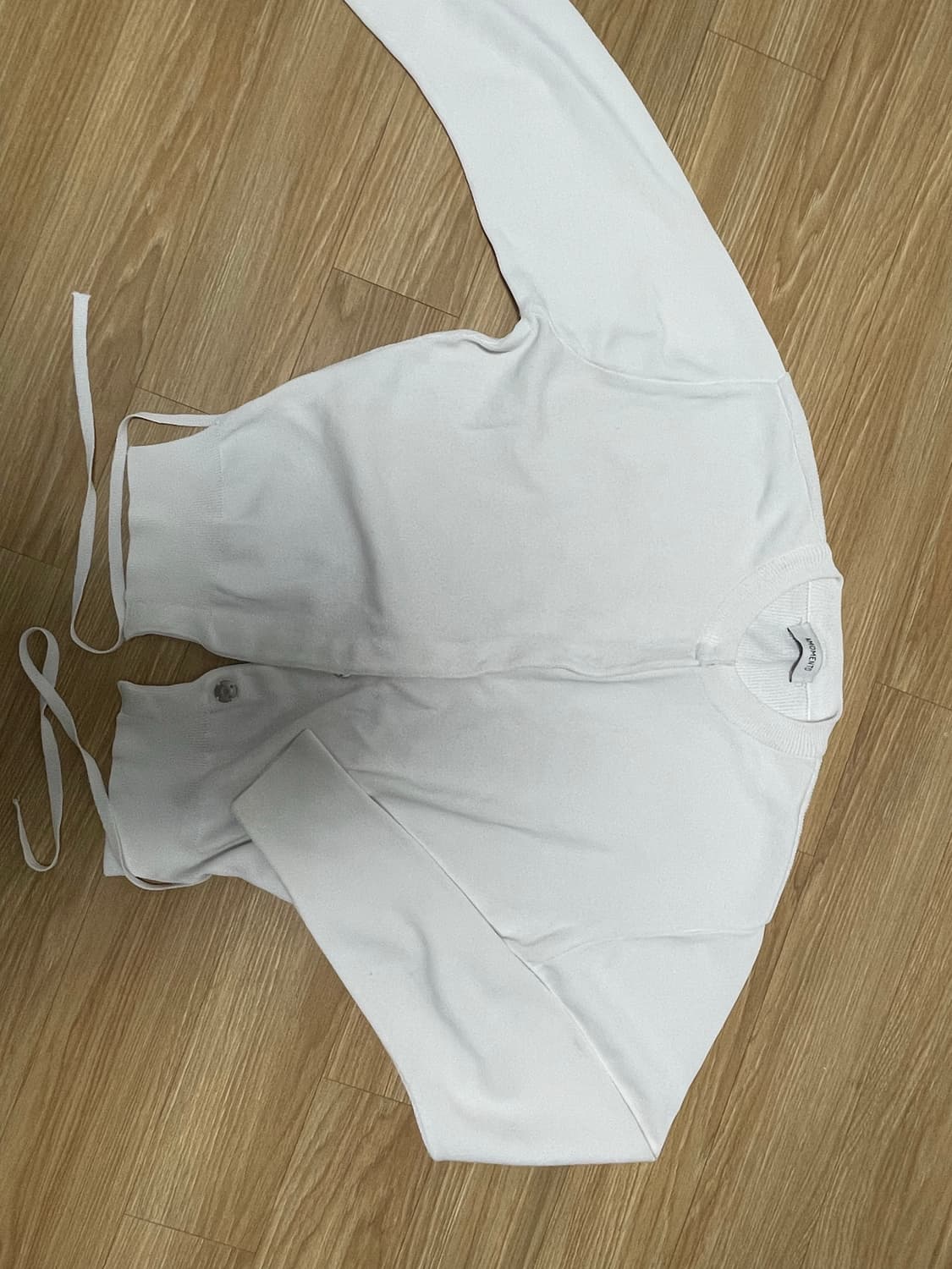 아모멘토 컷아웃 가디건 상품이미지3