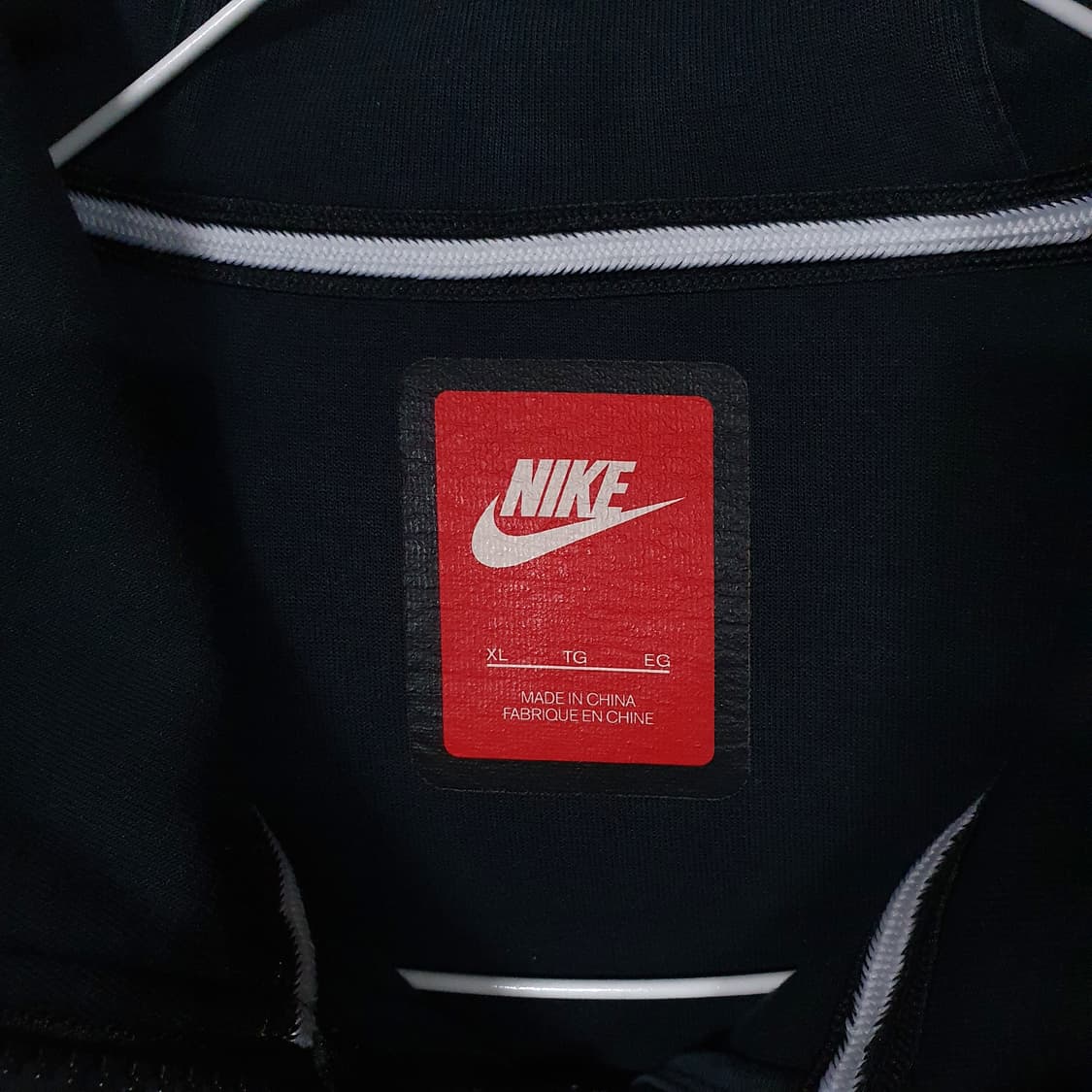 XL (105) 나이키 테크팩 플리스 트랙 봄버 윈드러너 후드 자켓 블랙 상품이미지4