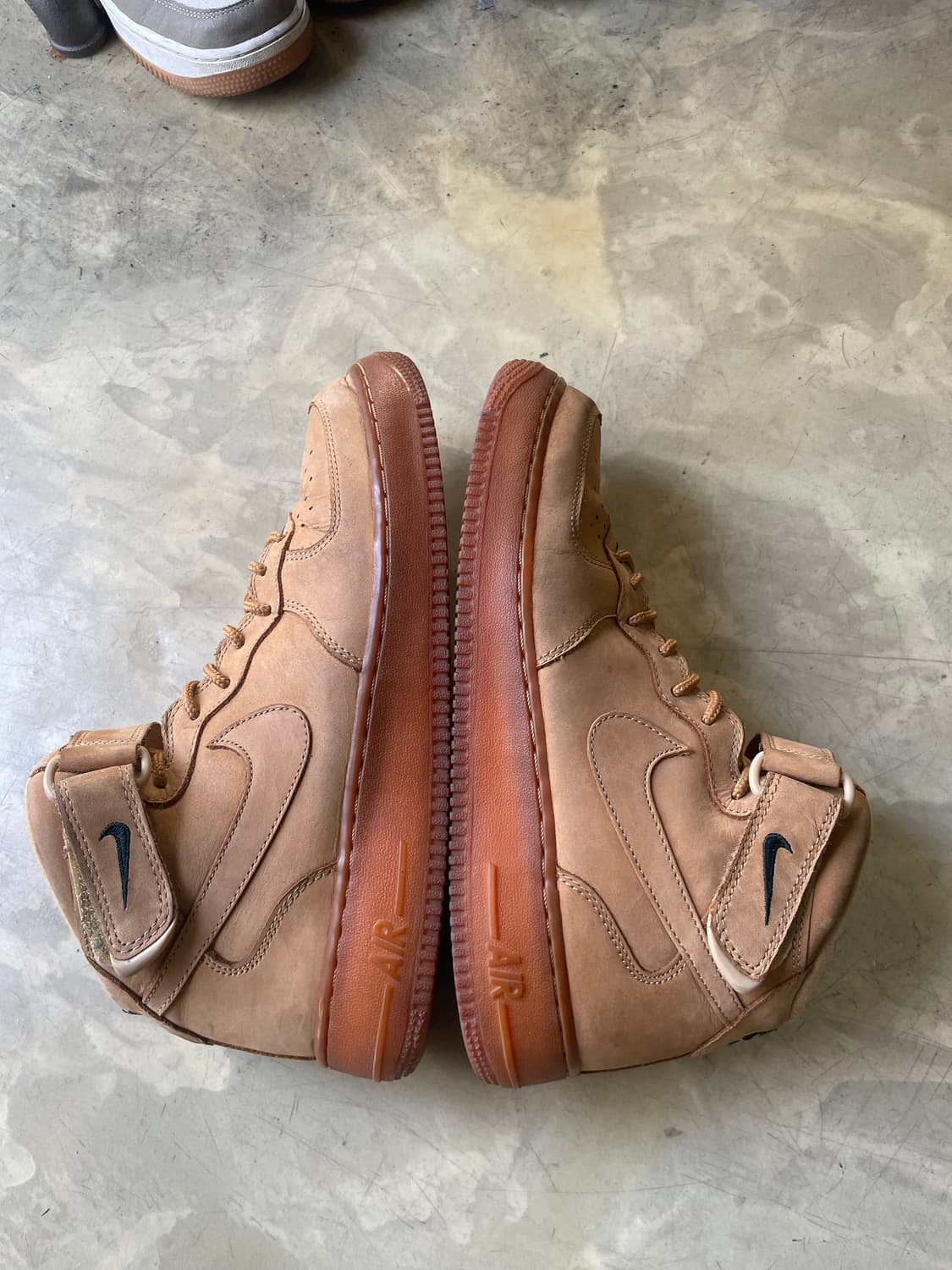 나이키 에어포스 1 미드 플랙스 앤 아웃도어 그린 된장 270 상품이미지4