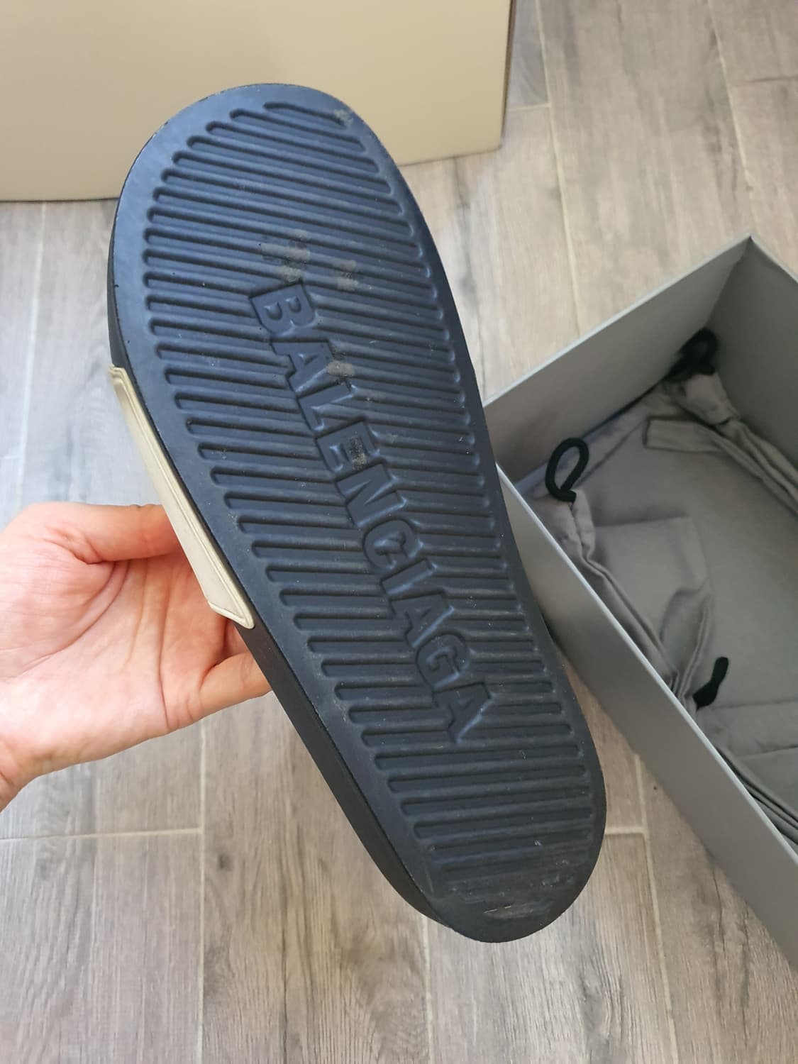 발렌시아가 로고 슬라이드 샌들 상품이미지3