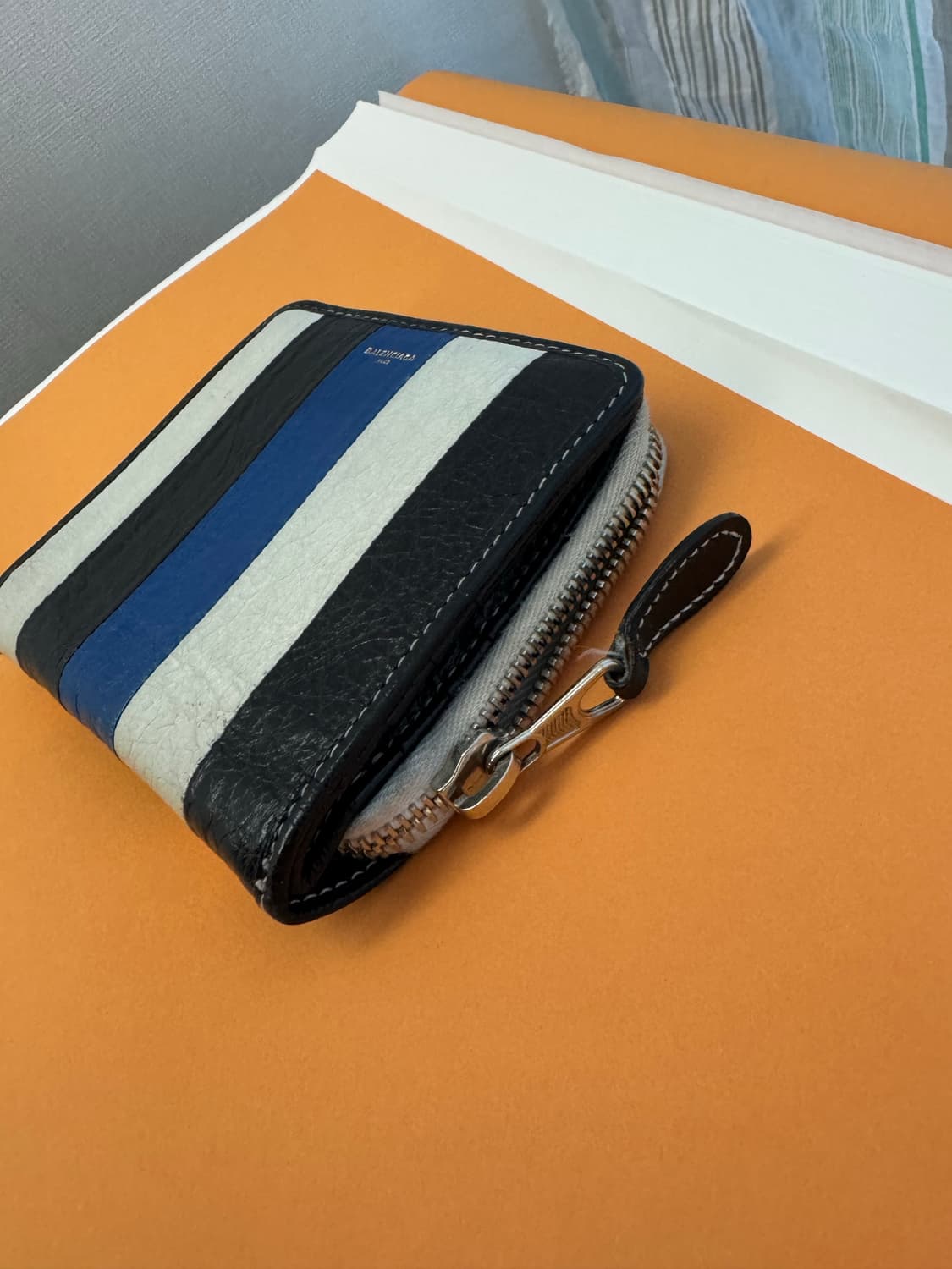 발렌시아가 스트라이프 반지갑 상품이미지2