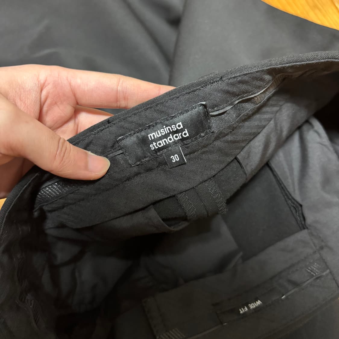 30 무신사스탠다드 무탠다드 블랙 세미와이드 슬랙스 상품이미지3
