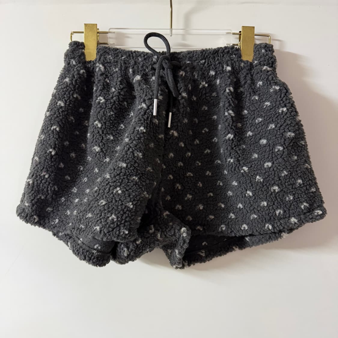 새상품 여자 도트 뽀글이 반바지 (차콜) 상품이미지1