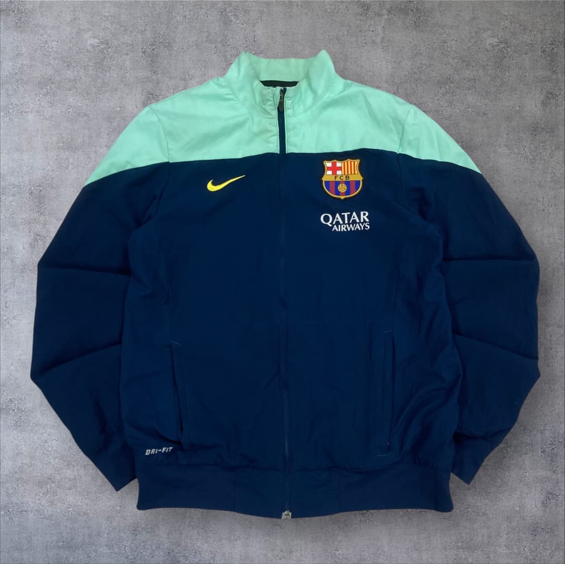 나이키 믹스 컬러 바르셀로나 로고 바람막이 상품이미지1