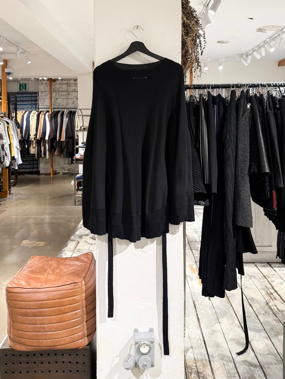 mm6 블랙 울 스트랩 니트 케이프 상품이미지4