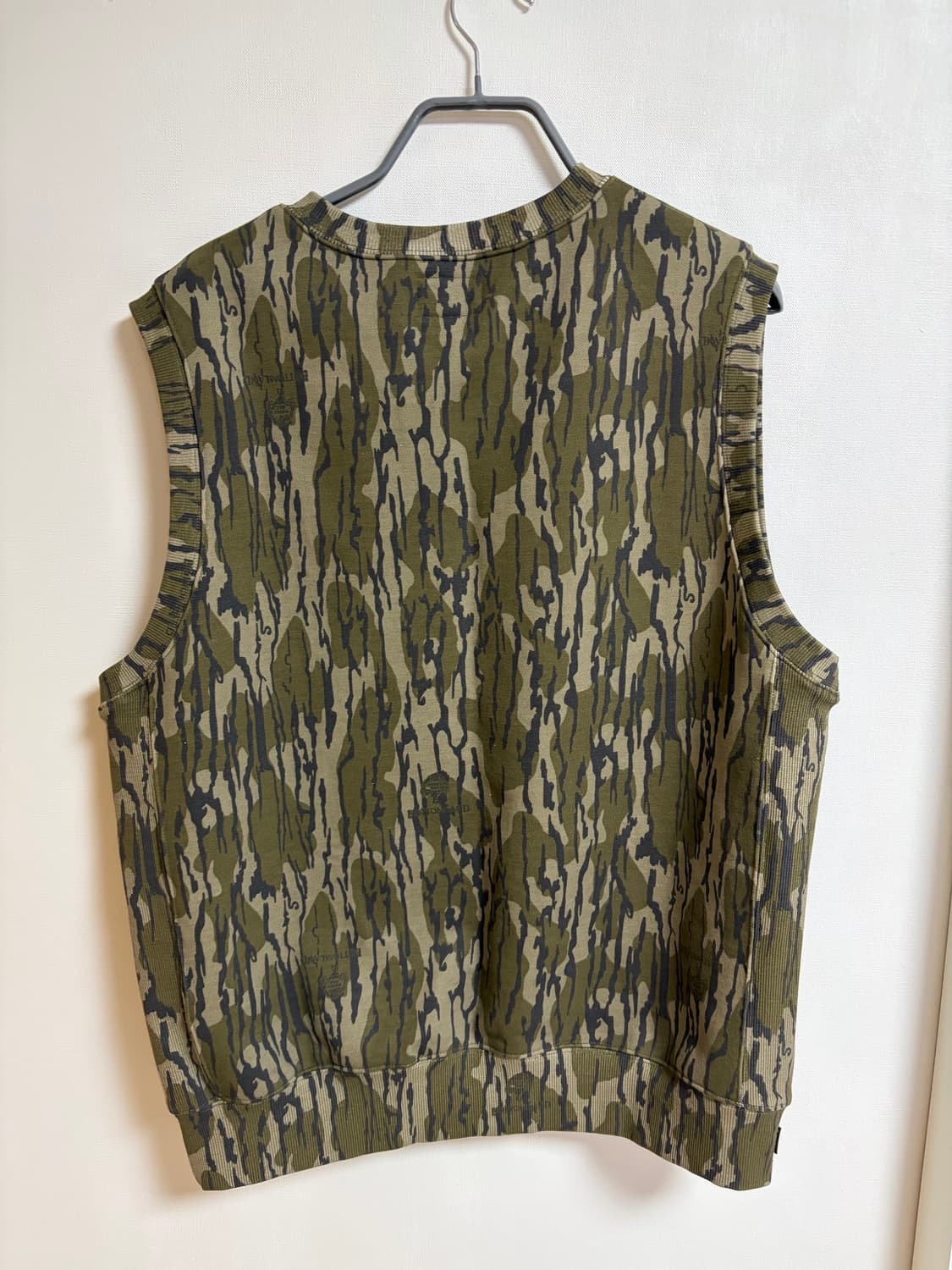 [L]디스이즈네버댓 카모 베스트 상품이미지2