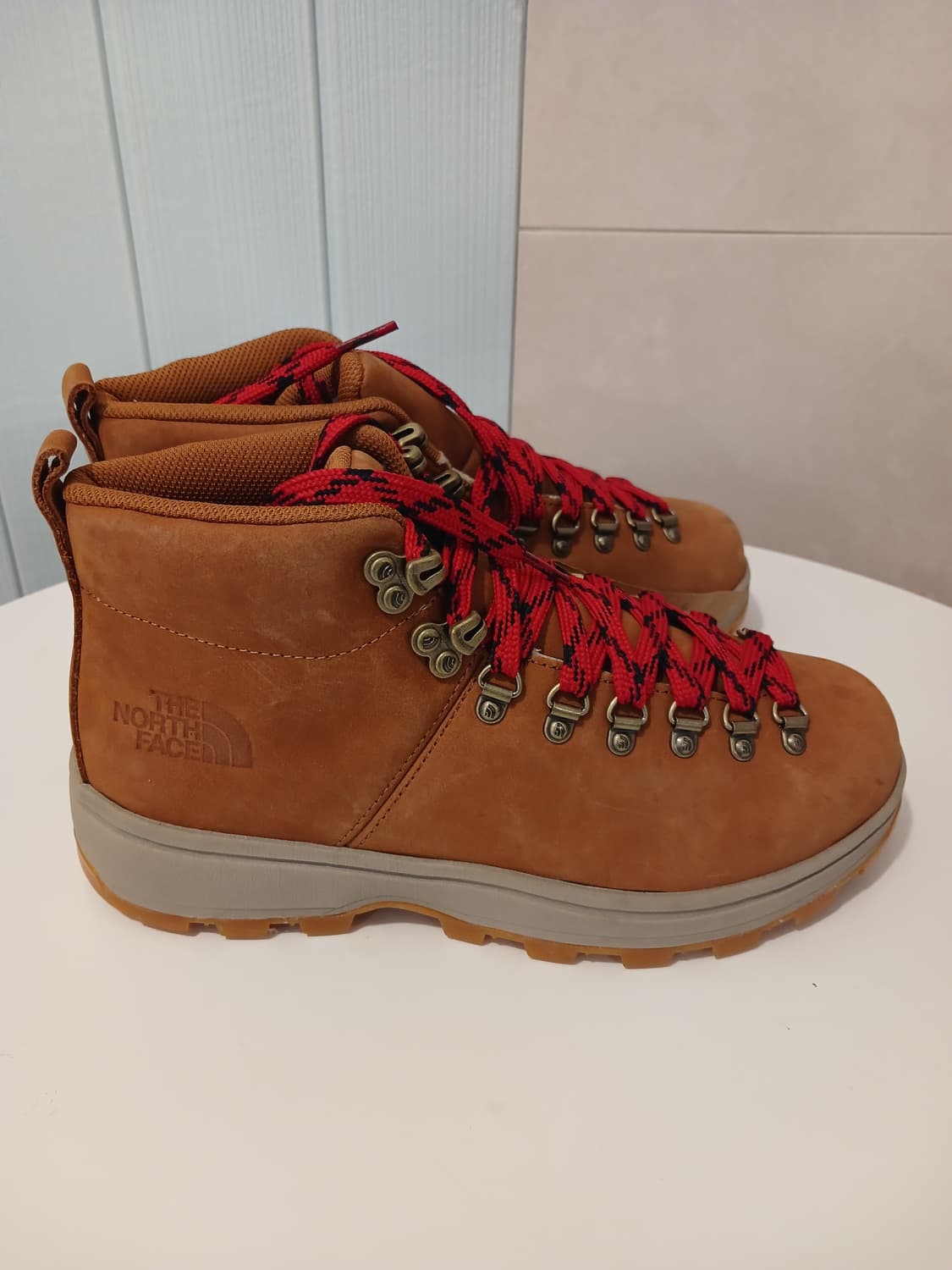 노스페이스 정품 여성 등산화/하이킹화/안전화 235 사이즈 상품이미지2