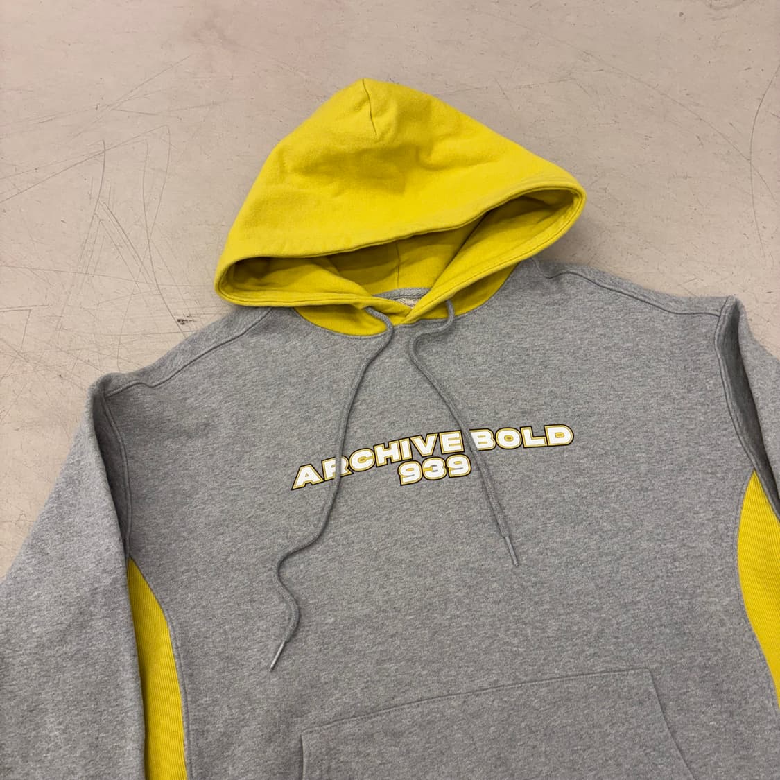 아카이브 볼드 배색 스펠아웃 후드티 상품이미지2