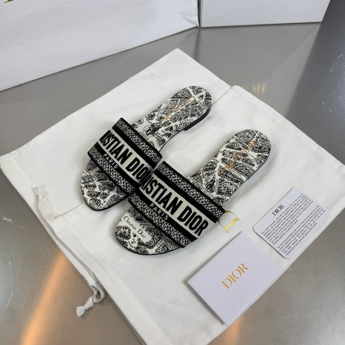 [리오브] 디올 디웨이 뮬 플랜 드 파리 모티프 자수 코튼 샌들 슬리퍼 상품이미지2