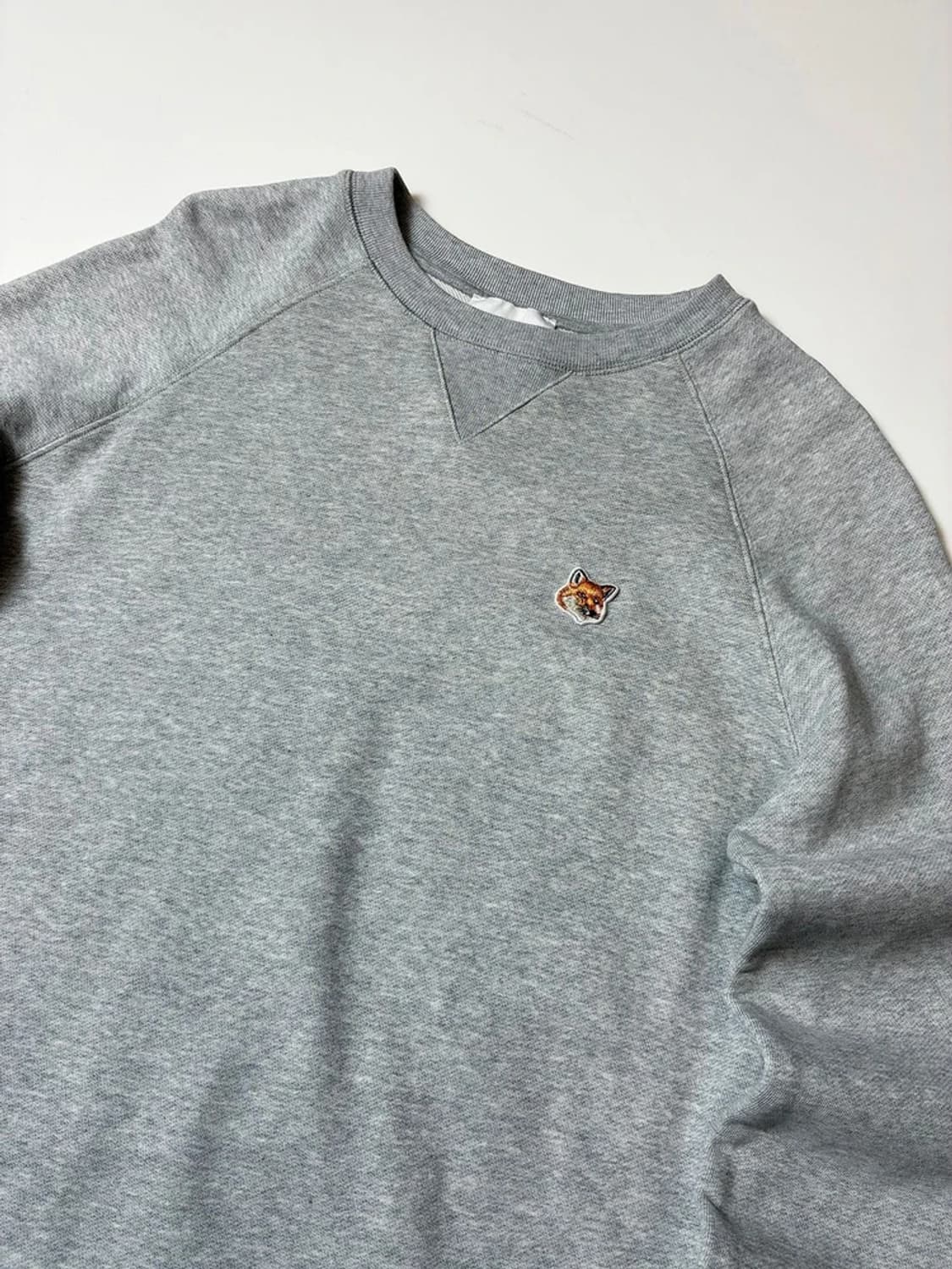 메종키츠네 폭스 헤드 패치 맨투맨 PN8398 상품이미지2