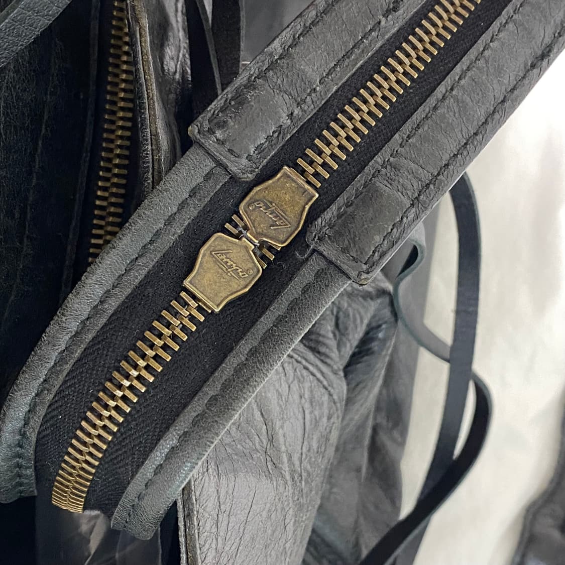 발렌시아가 시티백 모터백 블랙 흑장 상품이미지4