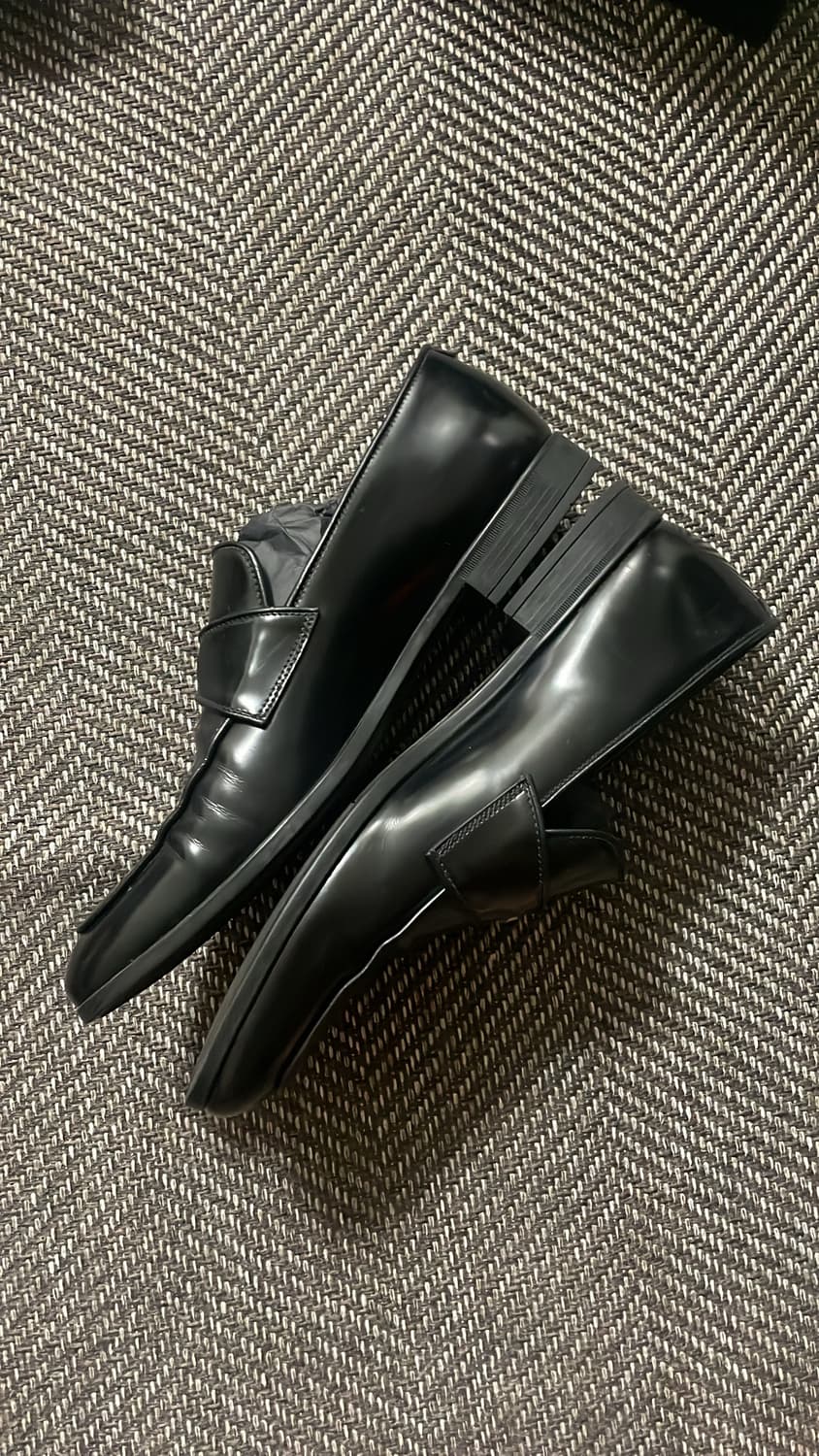 프라다 로고 스트랩 로퍼 상품이미지3