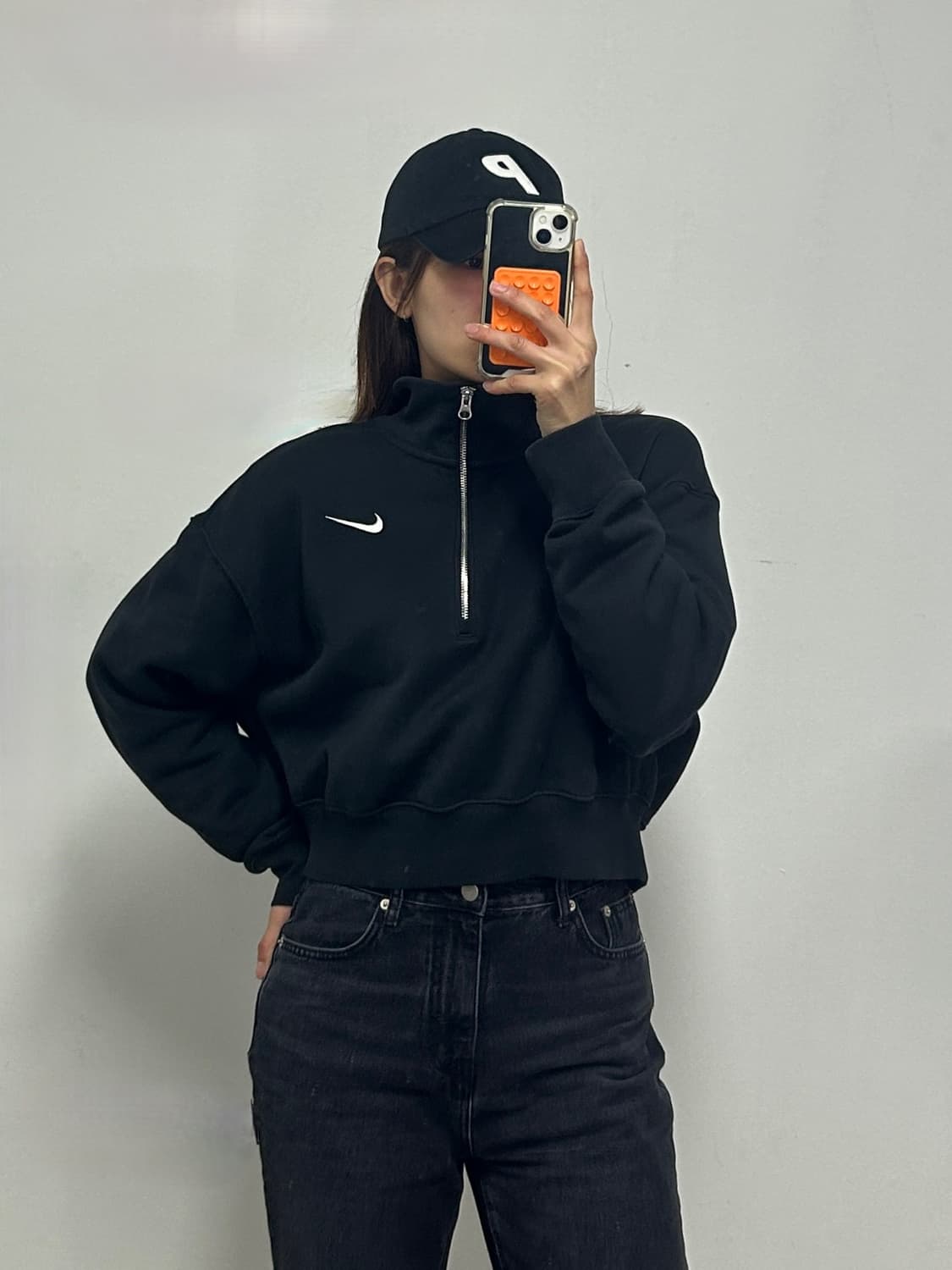 나이키 스우시로고 크롭 하프집업 맨투맨 블랙 상품이미지1