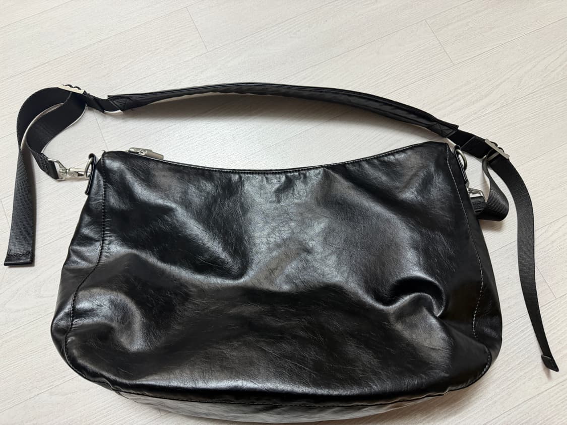 레더리 크랙드 크로스백 상품이미지1