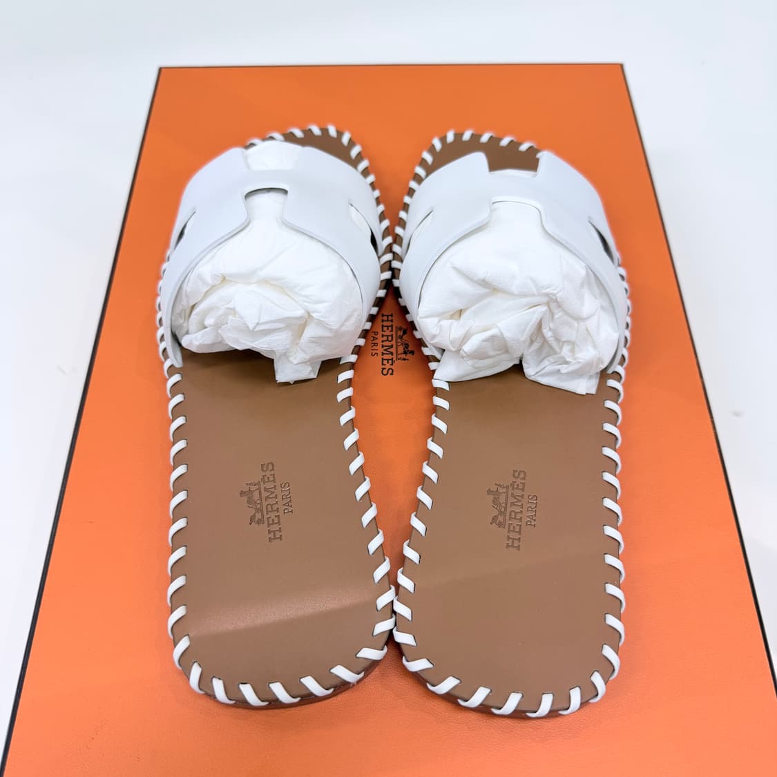 [미사용/240] 에르메스 이즈미르 화이트 스티치 샌들 슬리퍼 화이트 상품이미지7