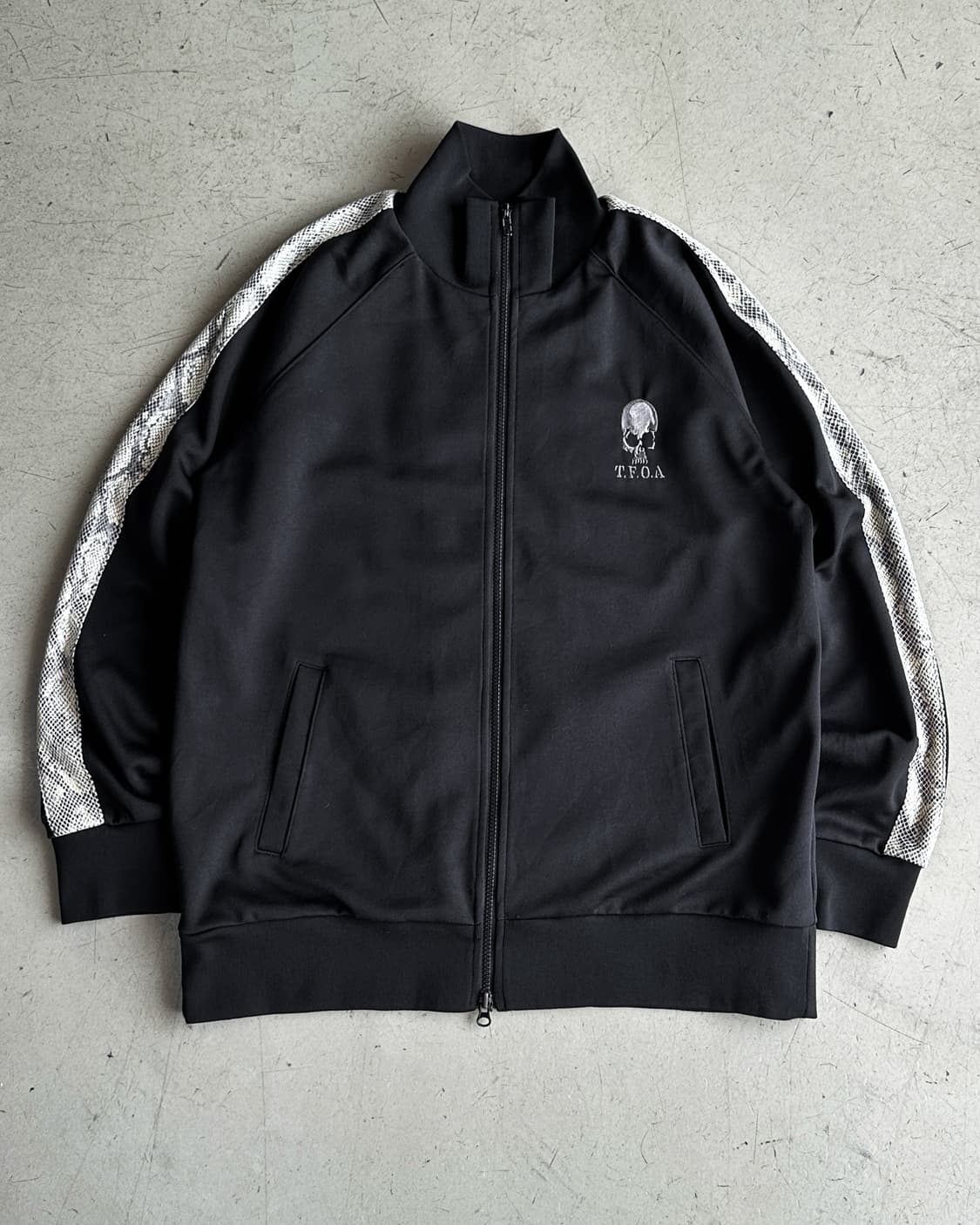 T.F.O.A x 레굴루스 크로우즈 스컬 트랙탑 상품이미지1