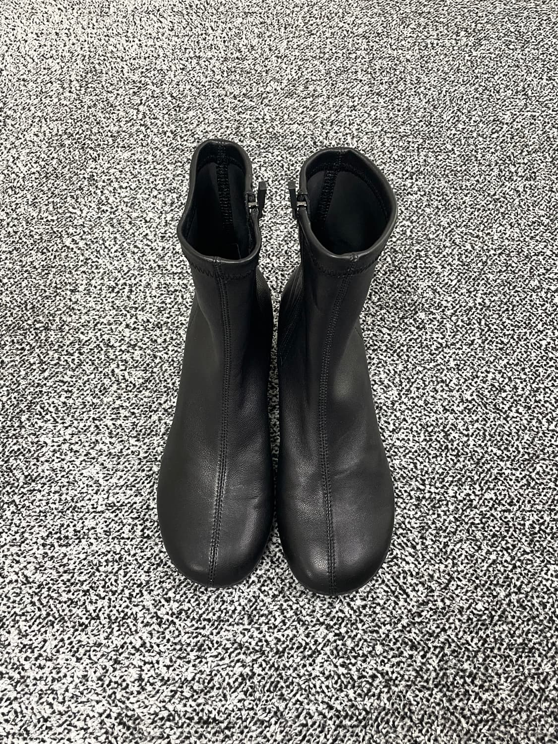 빈티지9. Bruno Magli 브루노말리 가죽 숏부츠 통굽 구두 블랙 상품이미지2