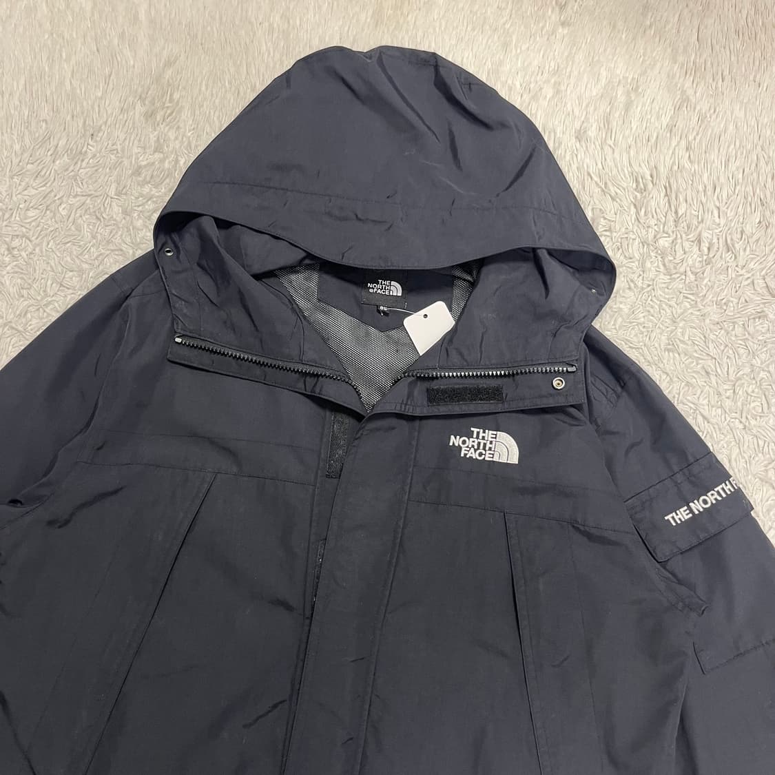 The North Face windbreaker 상품이미지5