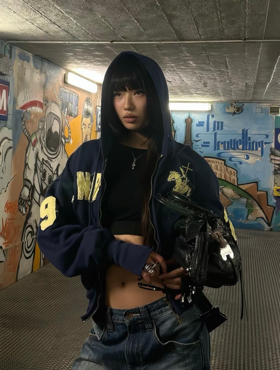 네이비 자수 와펜 후드집업 상품이미지1