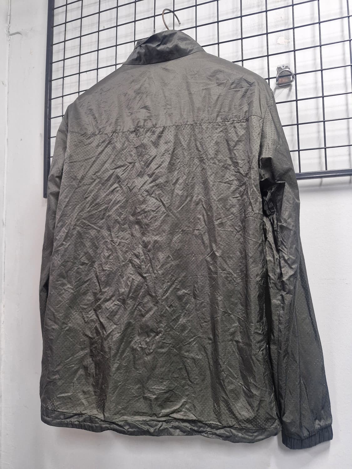 105XL 아이더 바람막이 자켓 카키. 상품이미지8