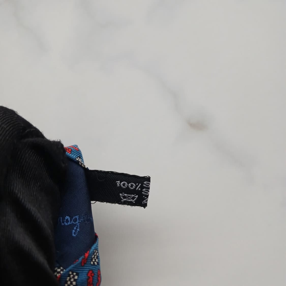 페라가모 실크 블루 체커보드 패턴 넥타이 9.9cm B등급 A18525
 상품이미지9