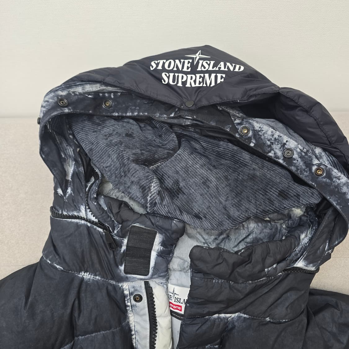 슈프림 스톤아일랜드 페인팅 크링클 다운 패딩 L사이즈 상품이미지4