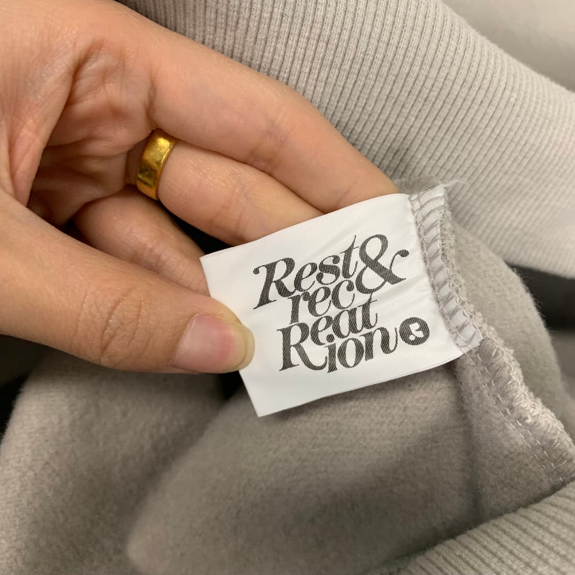 레스트앤레크레이션 빅로고 그레이 후드티 상품이미지5