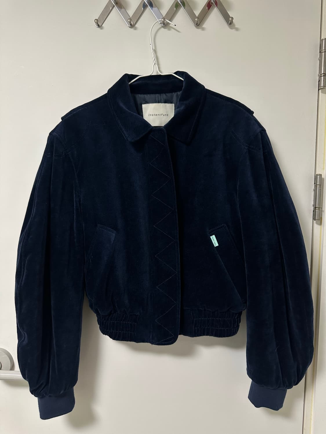 인스턴트펑크 크롭 벨벳 블루종 상품이미지1