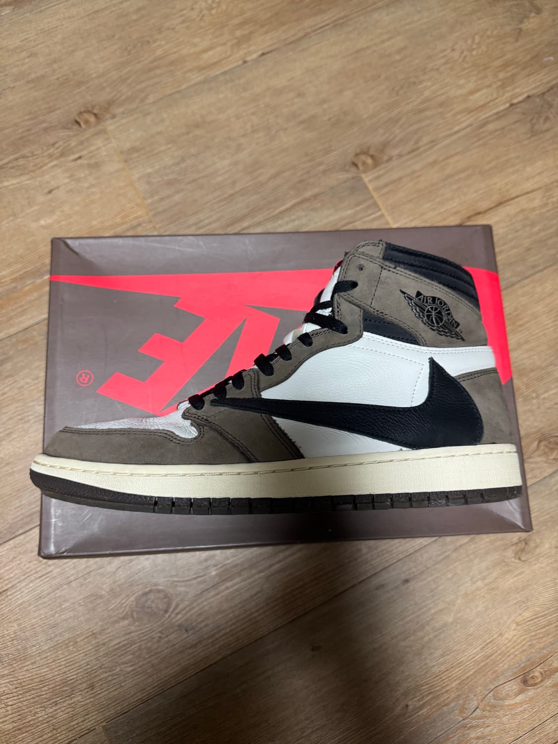 조던 1 하이 OG X 트래비스 스캇 모카 300사이즈 상품이미지4