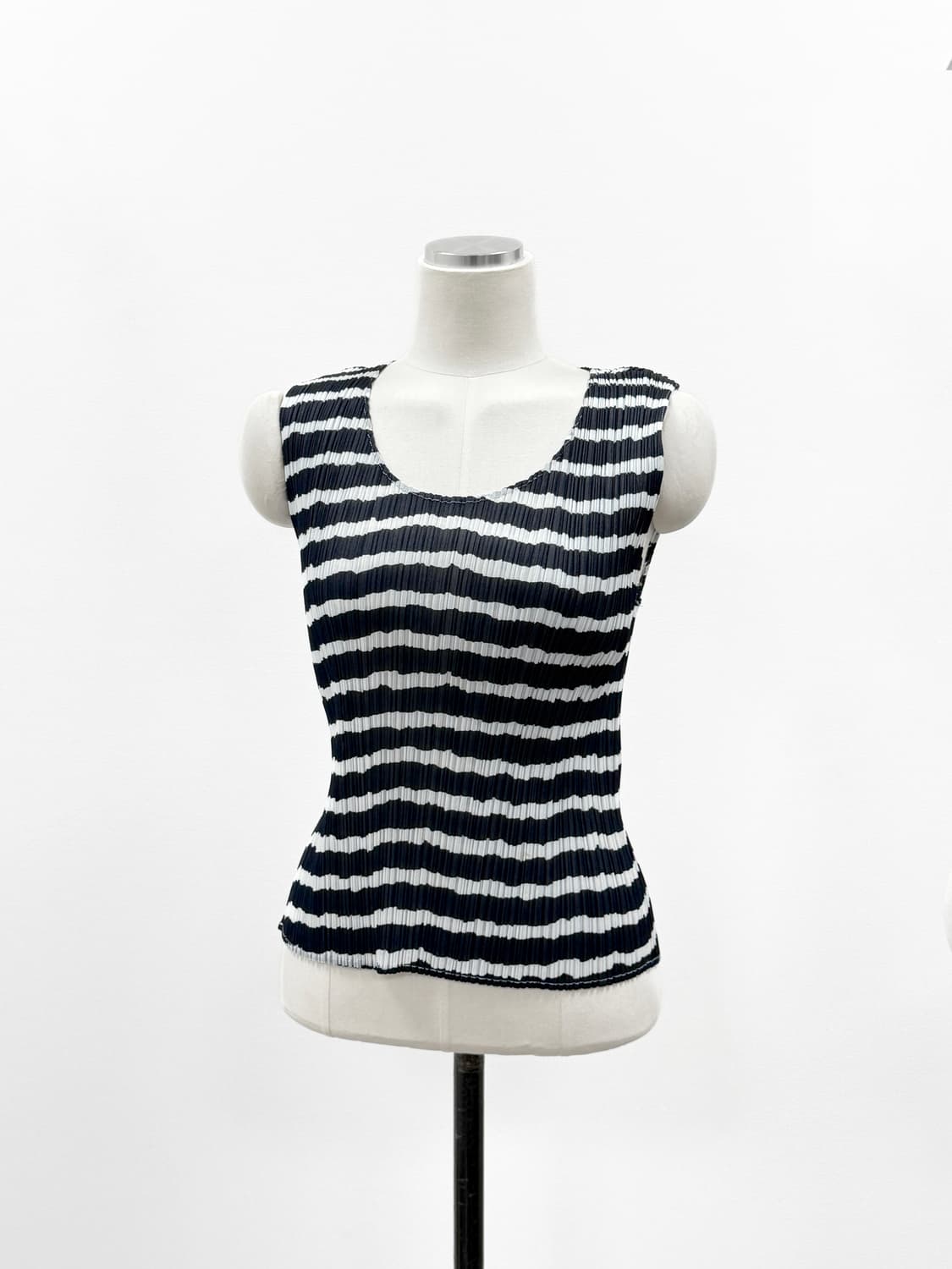 플리츠플리즈 스트라이프 슬리브리스 탑 상품이미지4