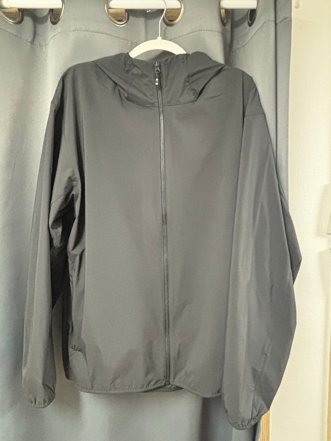 유니클로 uv바람막이 블랙 L 상품이미지1