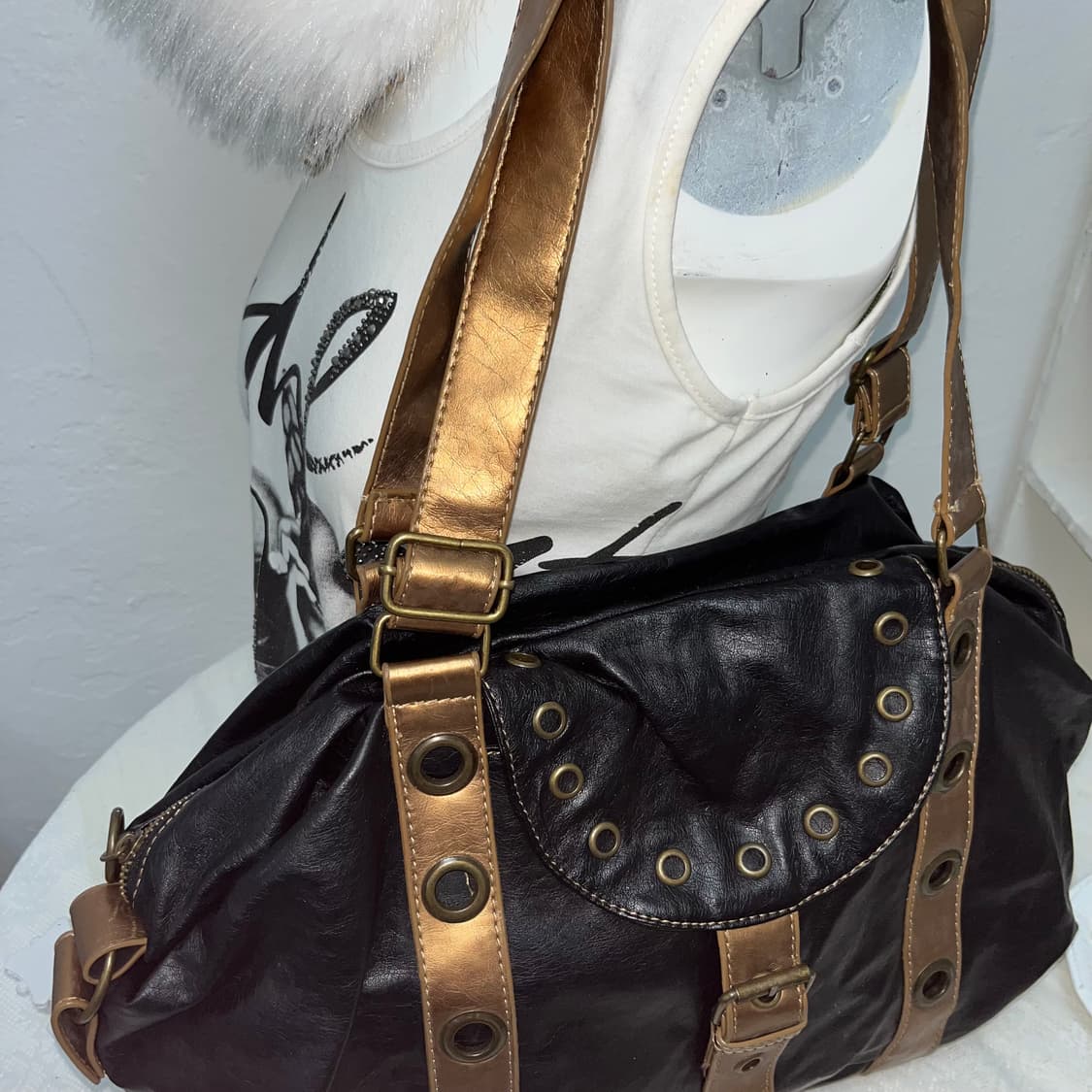 빈티지 블랙 버클 글로시 숄더백 상품이미지2