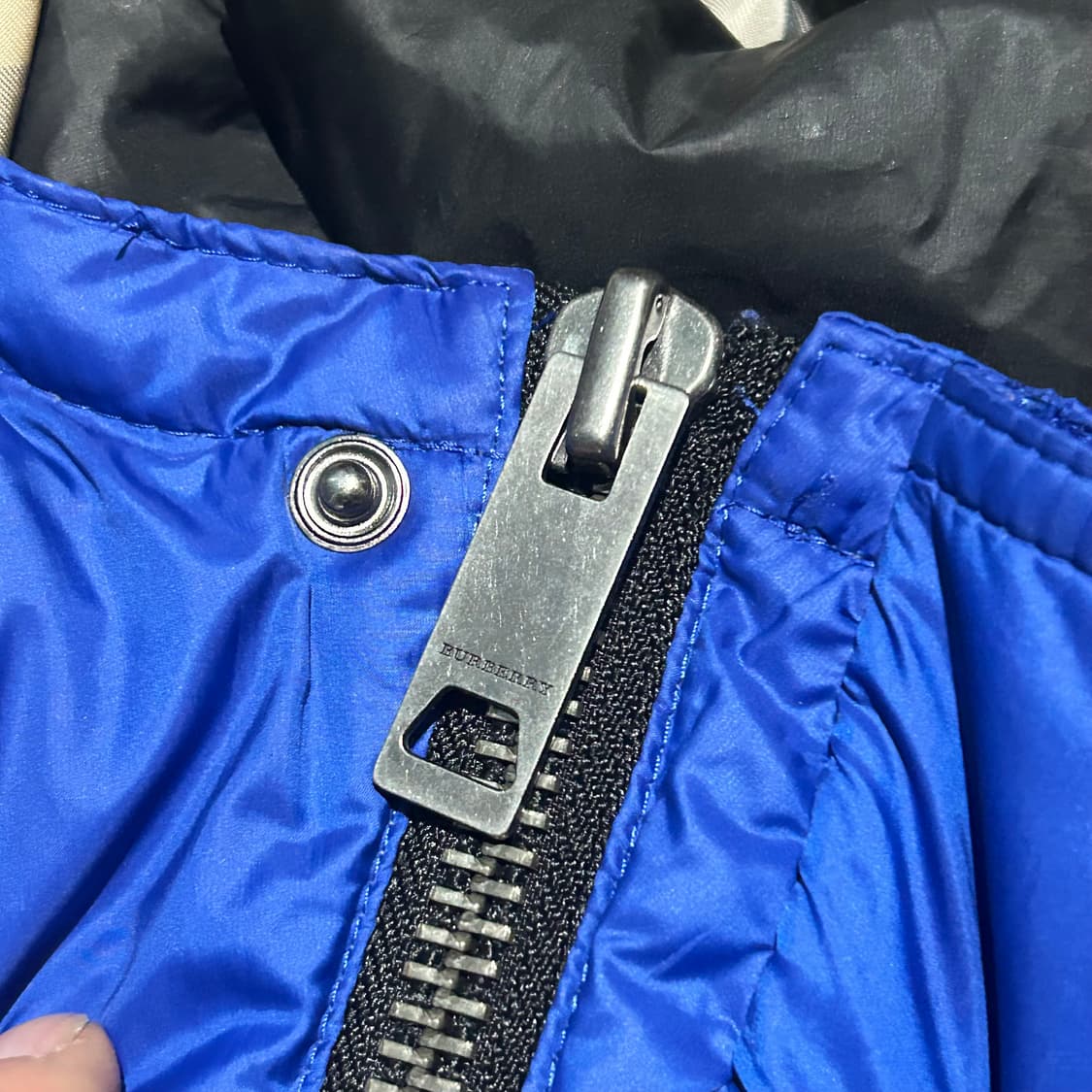 버버리(Burberry)블루 후드 다운 패딩 상품이미지5