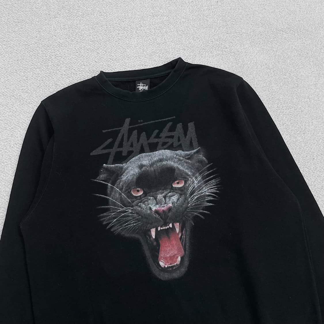 스투시 Stussy 블랙팬서 프린팅 크루넥 맨투맨 블랙 상품이미지2