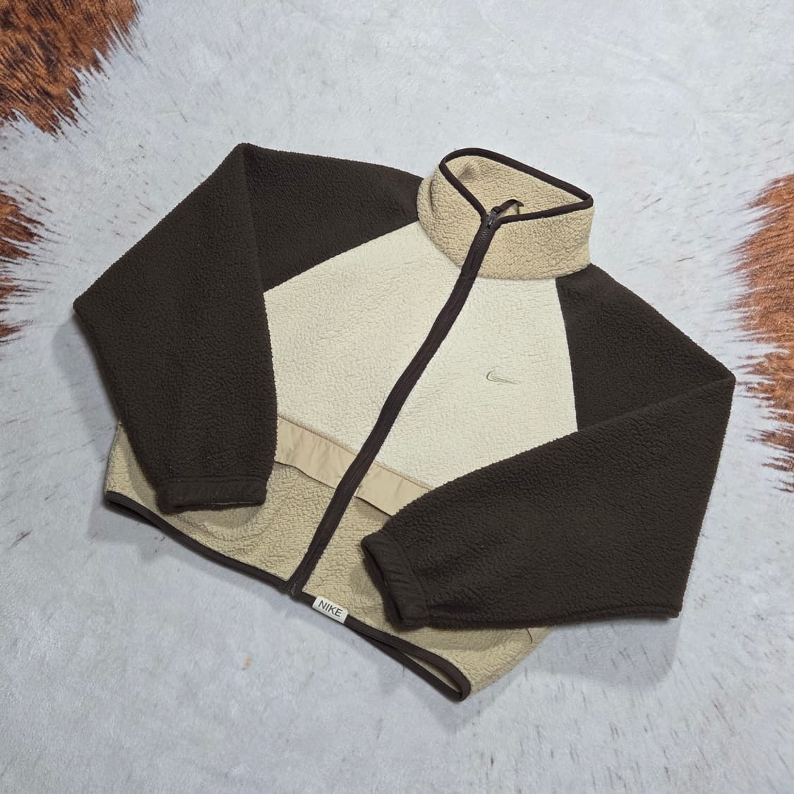 나이키 브라운 배색 크롭 후리스 상품이미지1